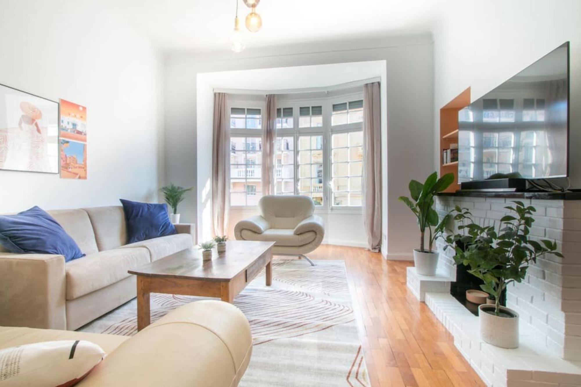 Spacious 2-Bedroom In The Centre Of ม็องตง ภายนอก รูปภาพ
